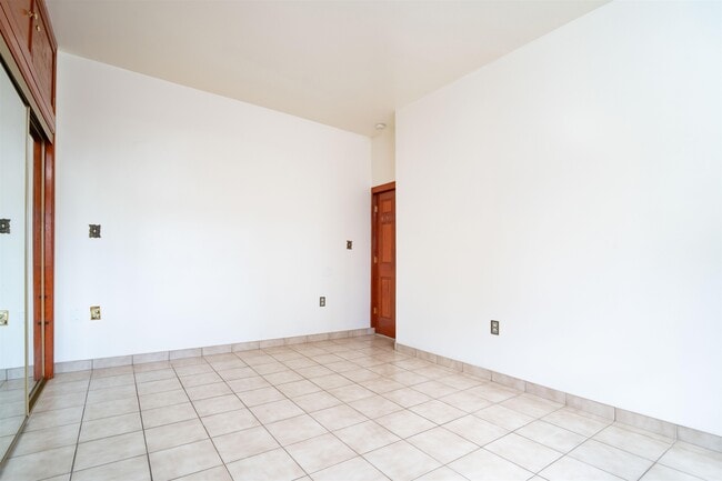 Building Photo - 724 17th St