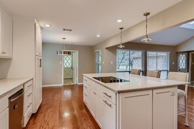 Building Photo - 6811 Hitching Post Cir