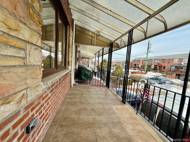 Building Photo - 61-60 69th Ln