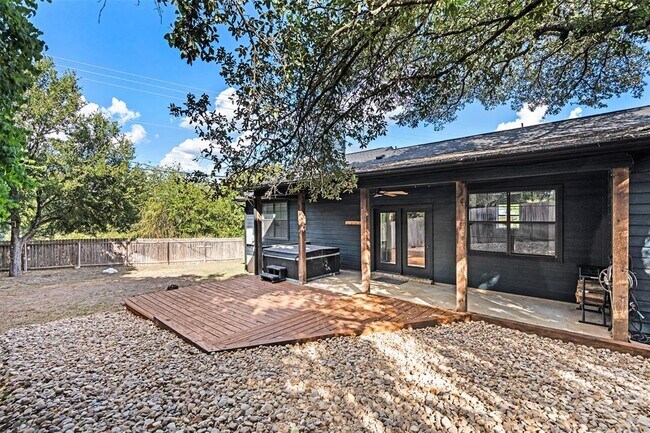 Building Photo - 14913 Longbranch Dr