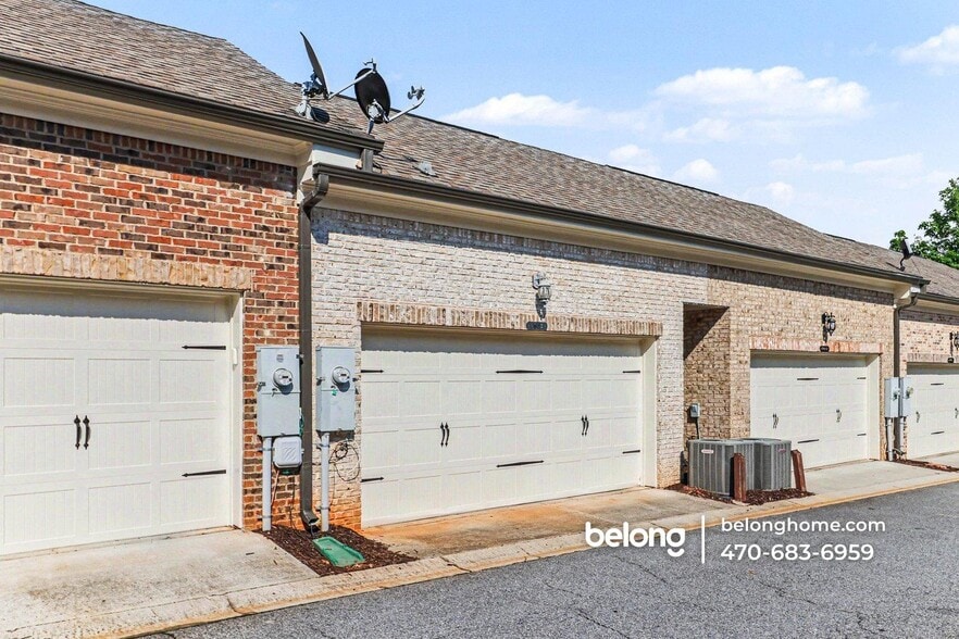 Building Photo - 8005 Pierpoint Ln