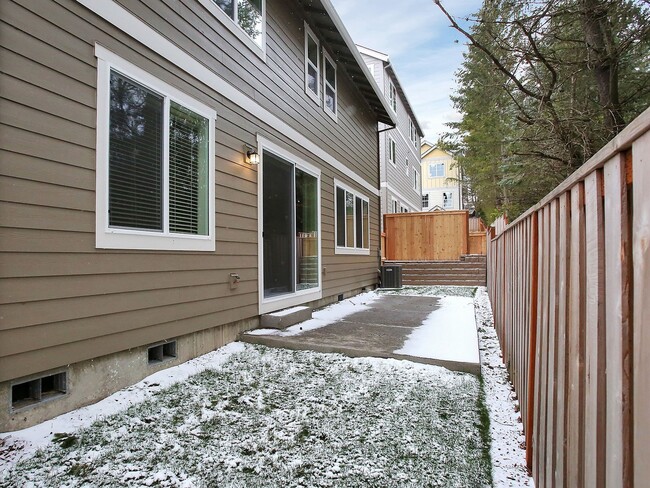 Building Photo - Northwest Craftsman in Bonny Slope