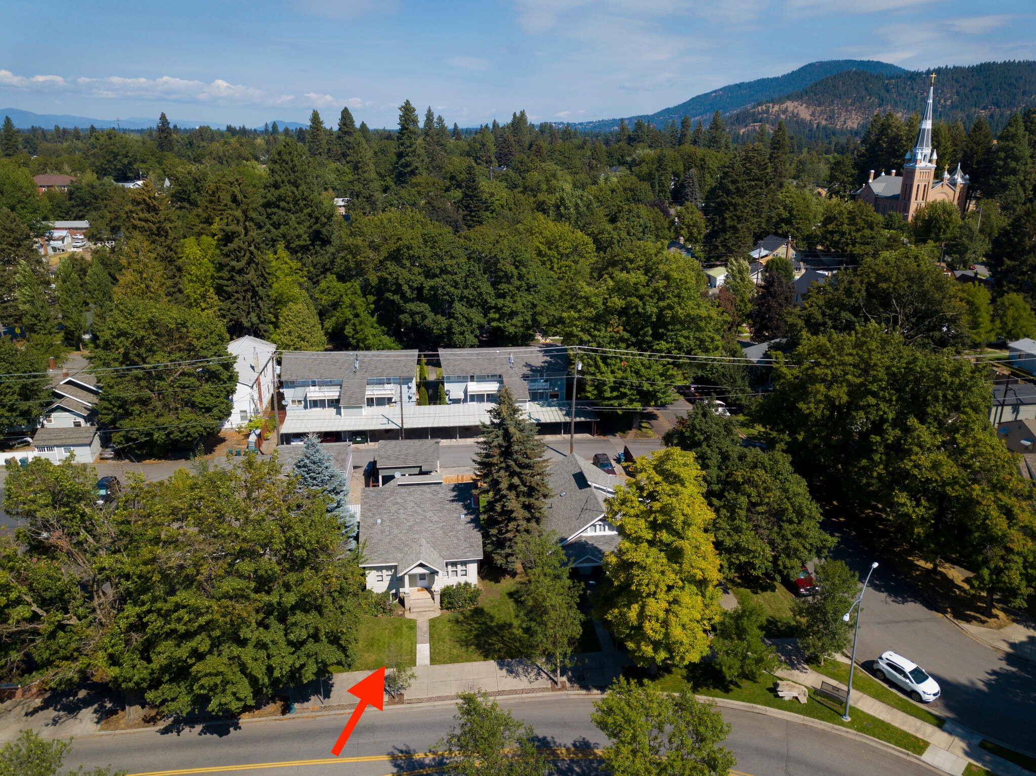 Building Photo - 717 E Lakeside Ave