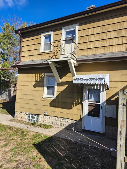 Building Photo - 5923 N 38th St