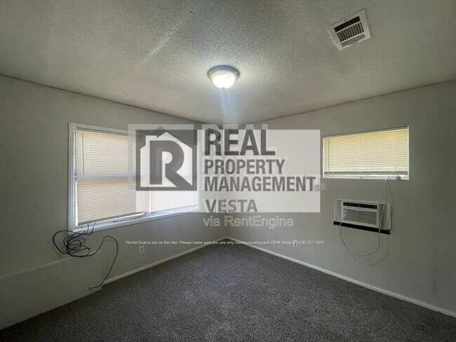 Building Photo - 1586 Hurley Cir