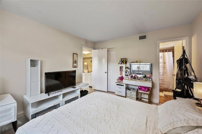 Building Photo - 10710 Royal Palm Blvd