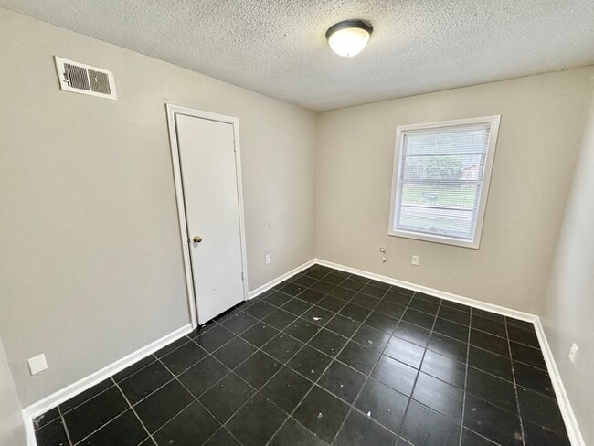 Building Photo - 3353 Elk Point Dr