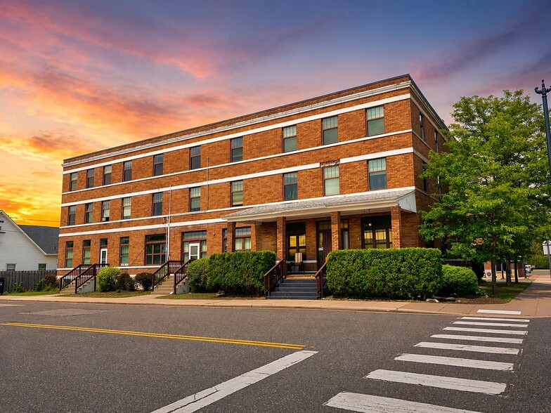 Building Photo - 105 3rd Ave