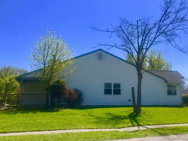 Building Photo - Charming 3 Bedroom, 2 Bathroom Home in Perry Township!