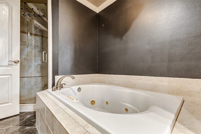 Building Photo - 3022 Triway Ln