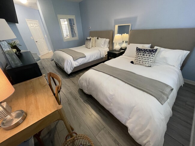 Building Photo - 10067 Perfect Dr