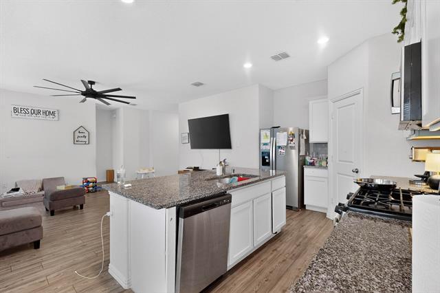 Building Photo - 423 Pepperbark Ave