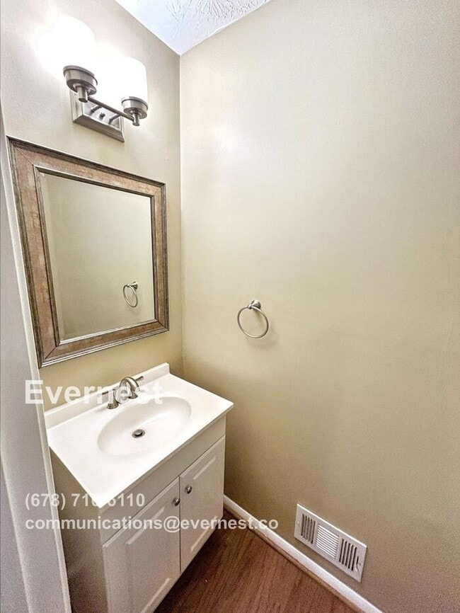 Building Photo - 4-Bedroom, 3.5-Bath Home in a Relaxing Nei...