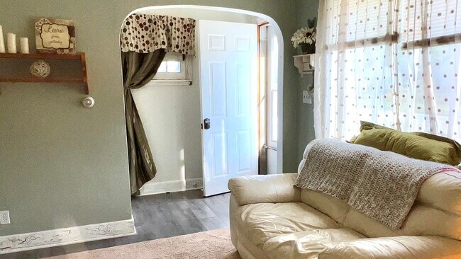 Building Photo - 305 Shelby St