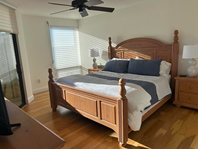 Building Photo - 625 NW North River Dr