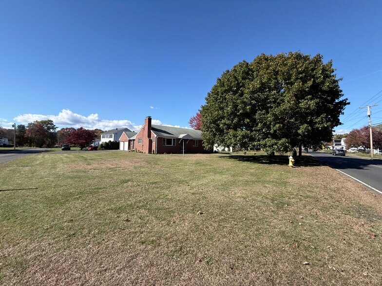 Building Photo - 42 Suffield St