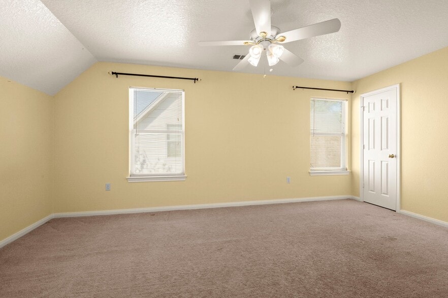 Building Photo - 3212 Glastonbury Dr