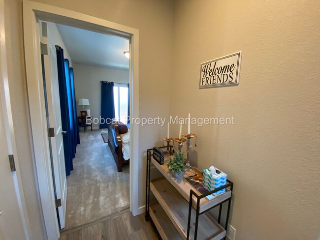 Building Photo - Nicely Furnished Townhome in Indian Hills