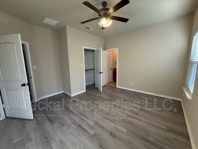 Building Photo - 214 N Ricketts St