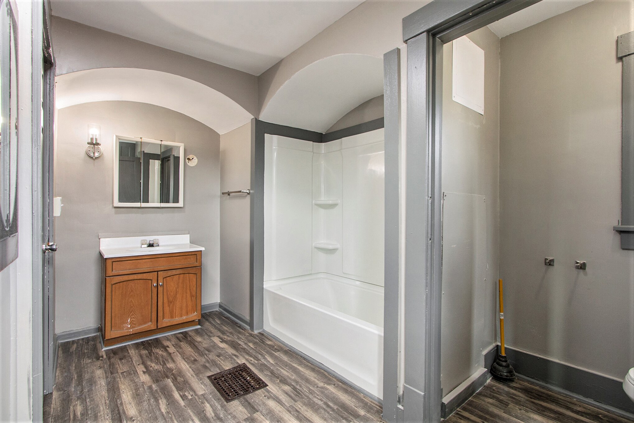 Building Photo - 613 Ridge St