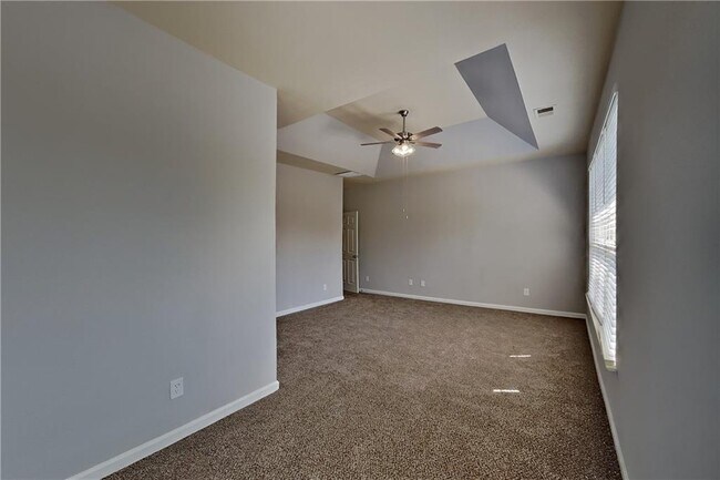 Building Photo - 1675 Huntcrest Park SW