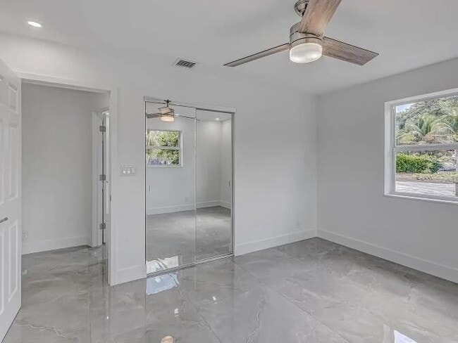 Building Photo - 855 Date Palm Dr