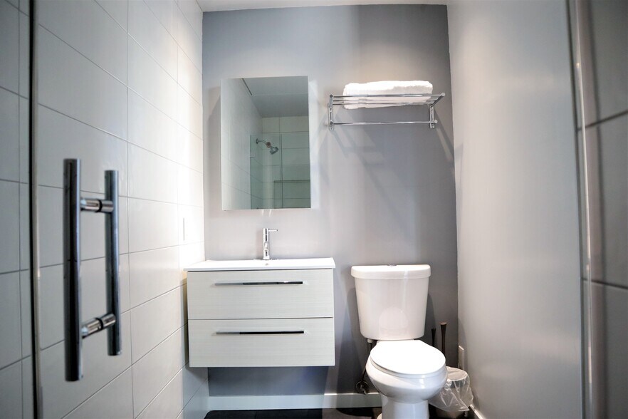 shower room adjacent to bonus room upstairs - 7949 Caminito Dia