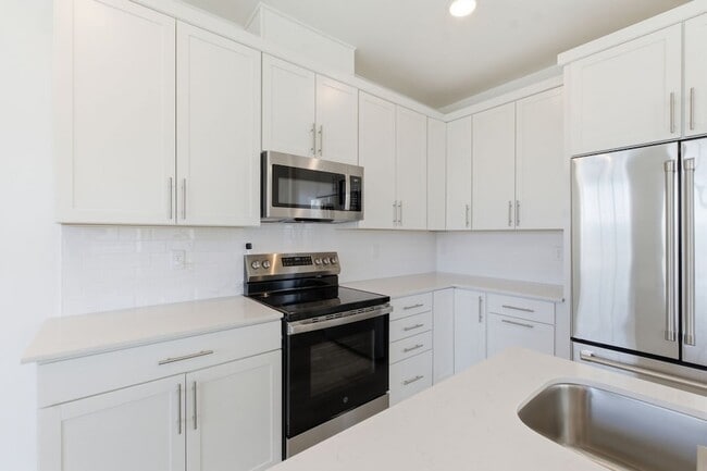 Building Photo - 320 Lynwood Station Blvd