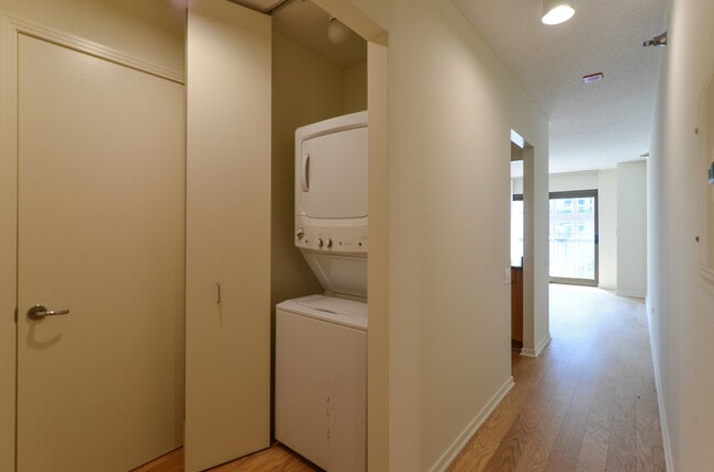 Building Photo - 400 N La Salle Dr
