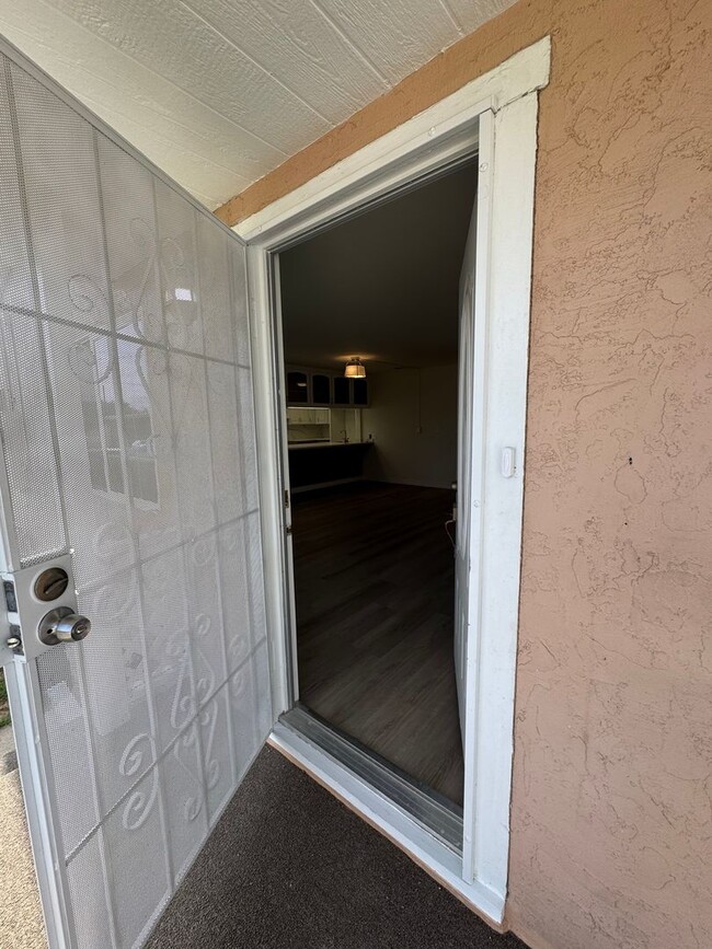 Building Photo - 5 Bedroom, 3.5 Bath, Beautiful 1,856 SQ FT...