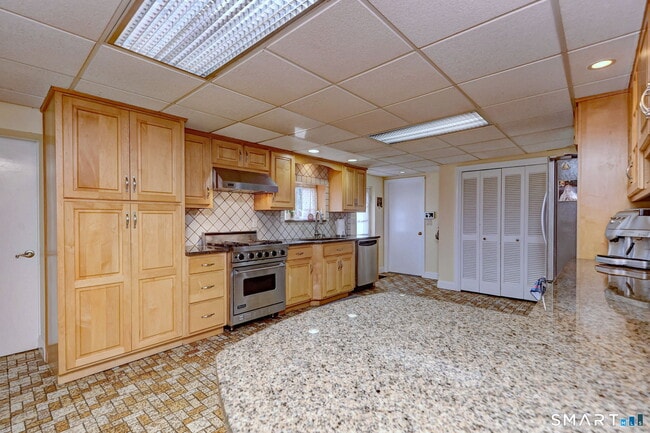 Building Photo - 4565 Madison Ave