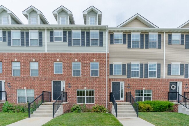Building Photo - Fantastic Johnston Townhome Rental!