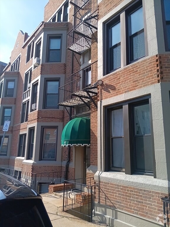 Building Photo - 4 Commonwealth Ct