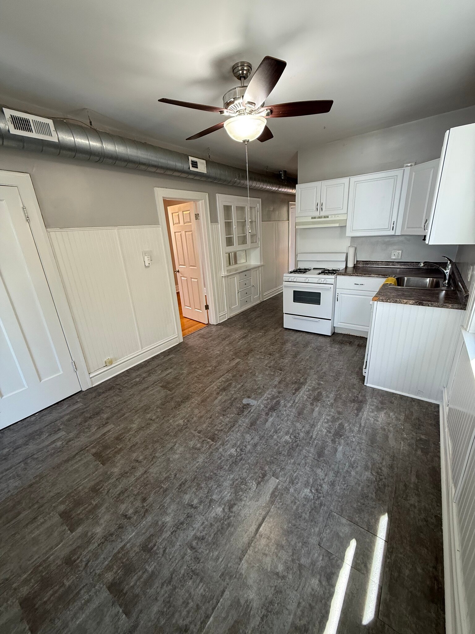 Kitchen - 3850 N Bernard St