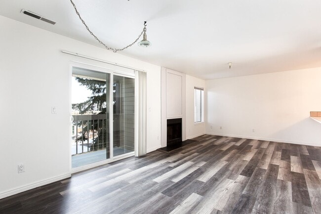 Building Photo - 2 Bedroom Fireside Condo- Minutes away from Park City Mountain