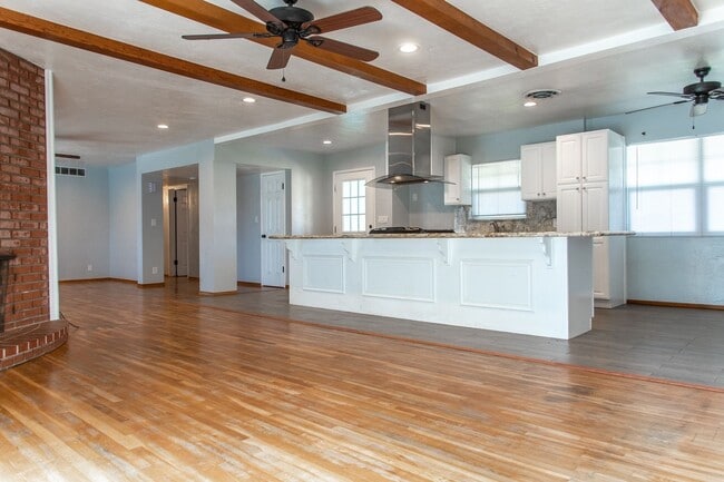 Building Photo - 3 bedroom 2 bath renovated home with swimm...