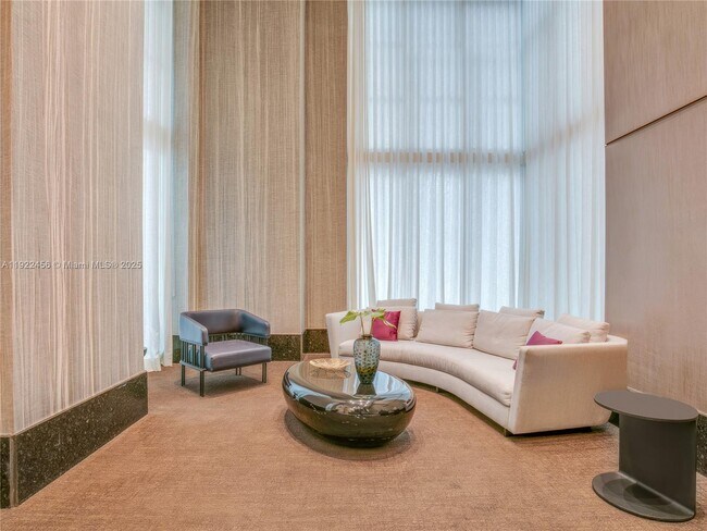 Building Photo - 950 Brickell Bay Dr