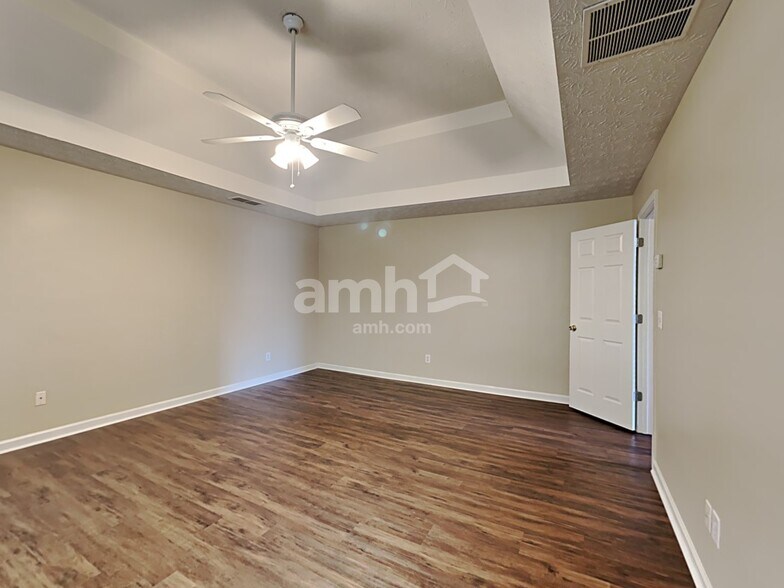 Building Photo - 682 Simon Park Cir