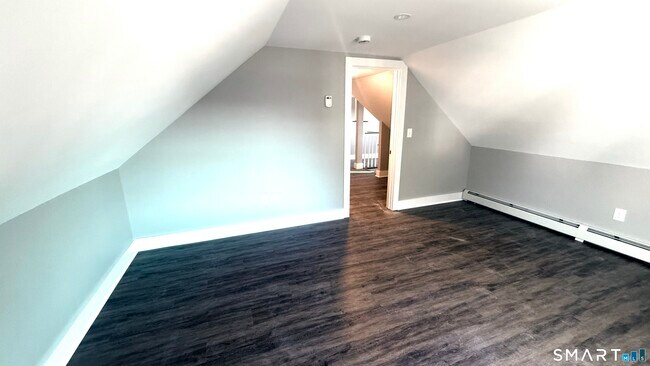Building Photo - 105 Willetts Ave
