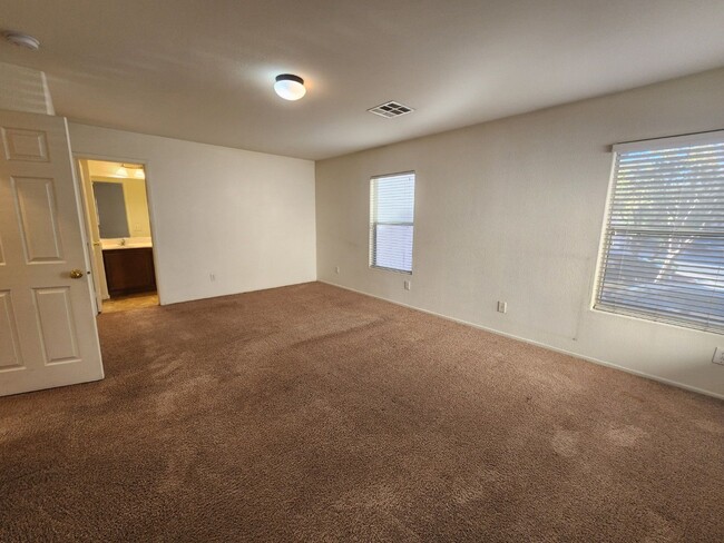 Building Photo - Great 2 Story Home in the SouthWest