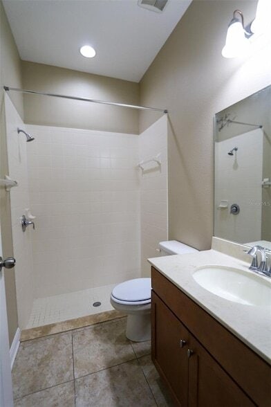 Building Photo - 1208 Oakcrest Dr