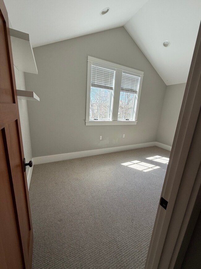 Building Photo - 425 S Yellowstone St