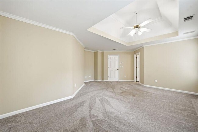 Building Photo - 2058 Woodside Park Dr