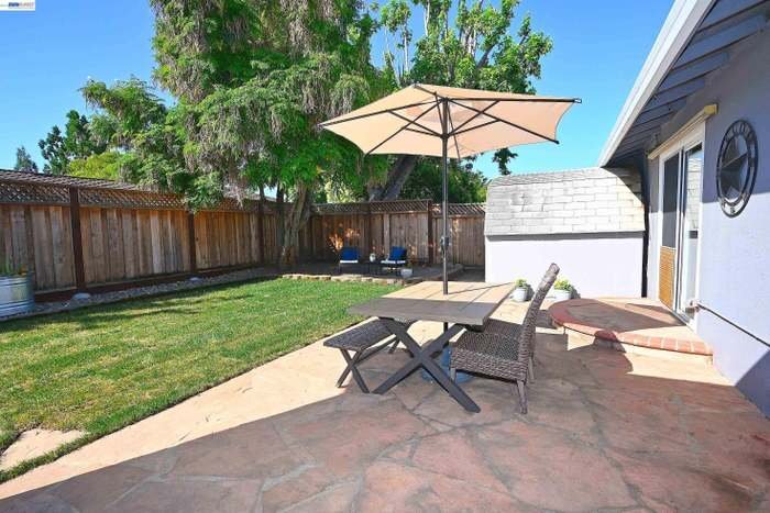 Building Photo - 749 Moraga Dr
