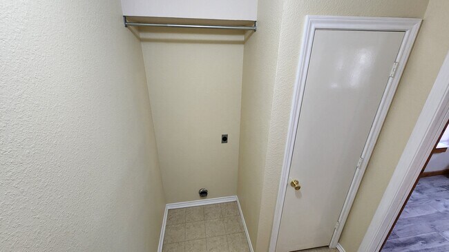 Building Photo - 2016 Lee Dr