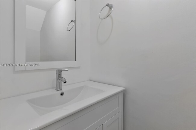 Building Photo - 6141 SW 42nd Ct