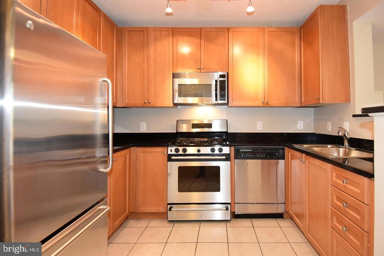 Building Photo - 851 N Glebe Rd