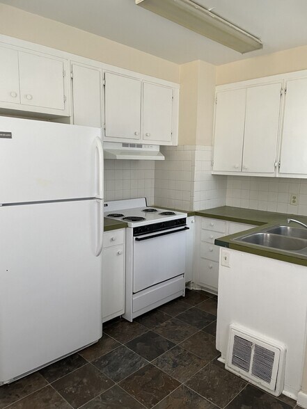 Kitchen - 2522 Hancock St