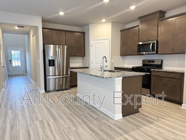 Building Photo - 823 Misty Holw Trl