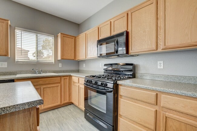 Building Photo - 4 Bedroom Home in the South West / 89139 Area